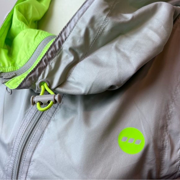 LORNA JANE mesh lined windbreaker running VEST - Picture 5 of 6